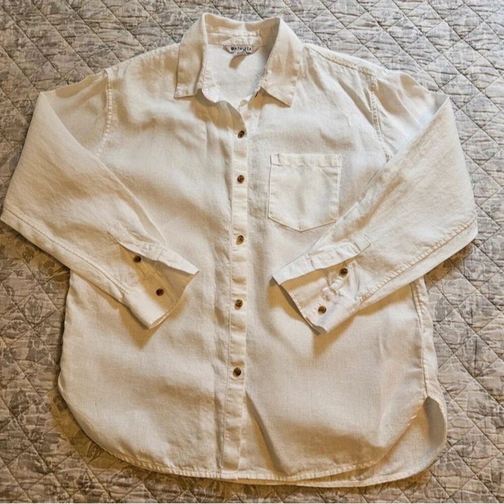 Athleta Women’s White Linen Button-Down Shirt